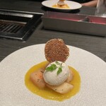 元麻布 牛牛 離宮 - 白桃とヨーグルトのアイス 白桃のマリネ。美味し。