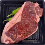 森の郷 - 熟成牛肉サーロイン　柔らかく旨味たっぷり　単品1100円でのご提供。