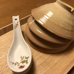 ななせ - スッポン雑炊のお茶碗とレンゲ