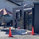 COZY CAFE - コンテナ店舗とテラス席