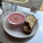 パーカー カフェ - ビーツとジャガイモの冷製スープ