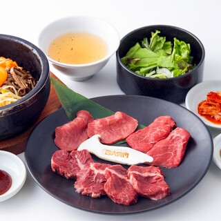 A set where you can enjoy authentic Yakiniku (Grilled meat) is priced from 1,980 yen (tax included) all day long.