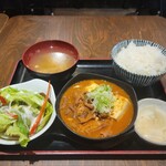 煮込み専門店マルミヤ - 辛味噌もつ煮定食(税込850円)