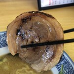 土浦ラーメン - 大判な巻いたチャーシュー