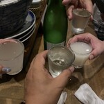 あてまき喜重朗 - 色が黒いのがワイで、右隣りがfurutax2さん
      
      インドにいた人より黒いの…なあぜなあぜ？
      
      左はShock absorberさんで、右奥がちぃさん