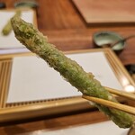 天婦羅 みやしろ - アスパラの天婦羅