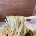 Ramen Horiuchi - 加水率高めの中太麺はモチプル食感で美味！