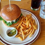 BACK COUNTRY Burger & Cafe - スィートチリマヨチーズバーガー