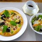 CAFE HAYASHI - 2023年8月 鴨と季節野菜のピザ