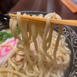 由ら花 - 沖縄そば独特の麺