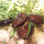 スタミナそば…、黒い物体はにんにくでした