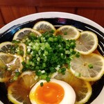 俺の中華たなか家 - 角度を変えて♯緑と黄色のコントラストがいい感じ♬