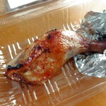 Flame - 骨付きもも肉 500円