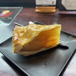 スイーツカフェ＆バー LOUNGE - 信州産ふじりんごのアップルパイ