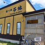 Tabedokoro Yachi - 建物にも大きく店名があって目立ちます