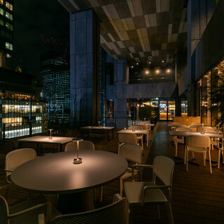 デートや夜カフェに最適！開放感抜群のテラス席もおすすめ♪