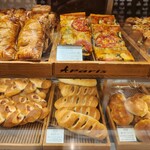 エディアールベーカリー - 店内のパン