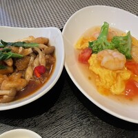 雪園 京橋店 - 今週のランチ1590円　メイン二品　海老のふんわり卵炒め、カシューナッツと鶏の炒め