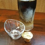 キッチン ブルー グローブ - ミルクを入れます