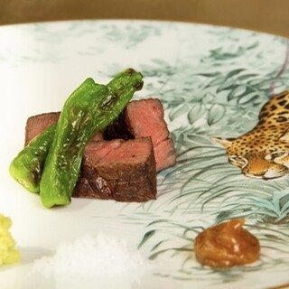 厳選したお肉本来の旨みを、お好みの焼き加減でご堪能ください