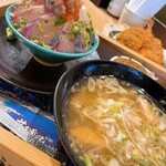 熱海おさかな・大食堂 - シマアジのてっぺん丼、あら汁