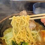 横浜家系らーめん 武術家 - ラーメン 麺リフトアップ