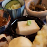 お料理 ちゃとら - 毎朝の日課 ? 葛粉を煉ることから。