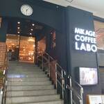 MIKAGE COFFEE LABO - 入口の階段