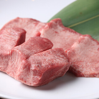 We carefully select high-quality meat such as Kuroge Wagyu beef. I am confident in eating Yakiniku (Grilled meat) as well as yakiniku.
