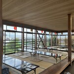 たこめし三原 - 窓なしクーラーなしの歴史情緒溢れる店内