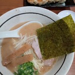麺屋 万年青 - ラーメン餃子セット（塩とんこつ）