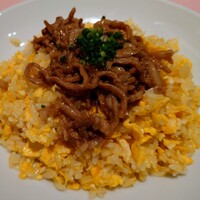 シェフス - 肉のせ炒飯
