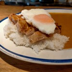 食堂 グリージョ - グリルチキンカレー230ｇ1050円+目玉焼き100円