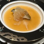 仁修樓 - 黒鮑とフカヒレ　地鶏と乳化させたスープ