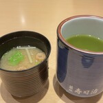 築地寿司清 - サービスで味噌汁付けてもらいました。