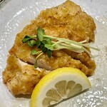 かつぎや - 1枚500g！錦爽鶏のムネ肉のパリパリ揚げです