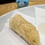 かつぎや - 食べたそうだったので1つお裾分けしました