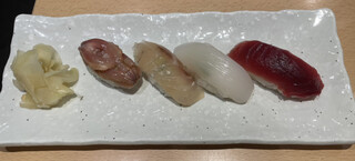 Tsukiji Sushi Sei - 赤貝紐、白身昆布〆、白イカ、赤身