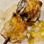 焼鳥 せきね - ソリレスです　皮と肉の間の脂が美味いこと美味いこと　飲む焼鳥です