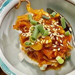 お好み焼き 鉄ちゃん - キムチ冷奴　キムチがとっても美味しいんです