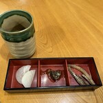 Unagi To Sumibi Yaki To Yochou - お新香、かぶと煮、骨煎餅