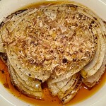 お好み焼き 鉄ちゃん - 巨大な焼き玉葱　これは今まで食べたことないです　スープまで飲み干しましたｗ