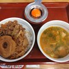 Nakau - 牛すき丼（530円）、こだわり卵（80円）、京風とん汁（220円）