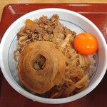 Nakau - 牛すき丼（530円）、こだわり卵（80円）