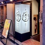 Katsugiya - 靖国通りの路地裏 五十稲荷神社の並びに店があります