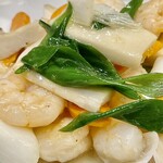 かつぎや - 海老と葱のあっさり炒め　確かにあっさりしてますが後引きな美味しさです