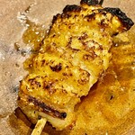 酒亭 田中 - 熊野地鶏の皮　これはなんぼなんでも火入れ強すぎｗ