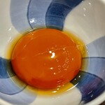 酒亭 田中 - オレンジ色の濃い黄身を溶いて黄身醤油でいただきました