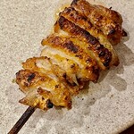 焼鳥 せきね - カリカリなのにもちもち食感が残る絶妙な皮
