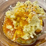 焼鳥 せきね - 卵黄とパルミジャーノで濃厚な味わいのポテトサラダ